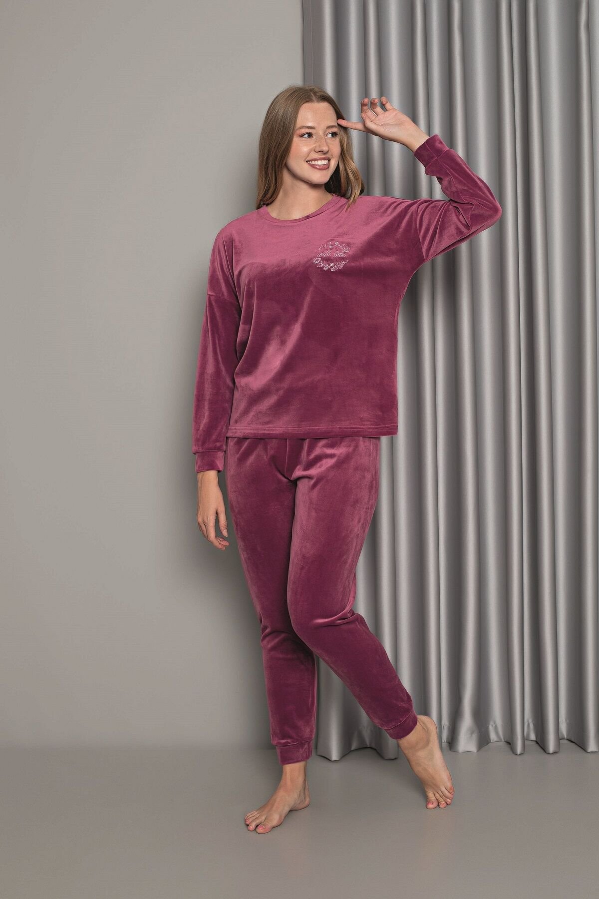 Senfoni Kadın Sıfır Yaka Fuşya Manşetli Kadife Pijama Takım